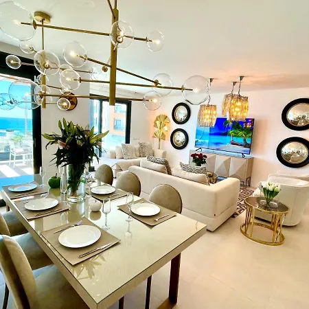 Luxury 3 Bedroom Penthouse Appartamento *