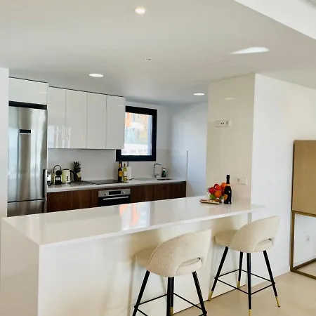 Luxury 3 Bedroom Penthouse *