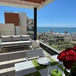 Luxury 3 Bedroom Penthouse *