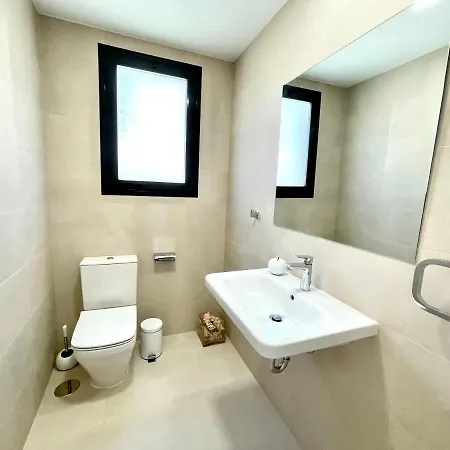 Luxury 3 Bedroom Penthouse Апартаменты *