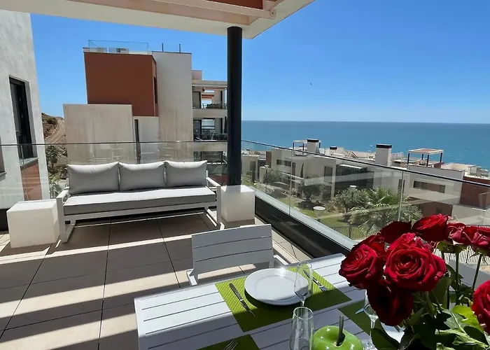 Luxury 3 Bedroom Penthouse *