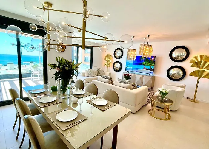 Luxury 3 Bedroom Penthouse Apartment *