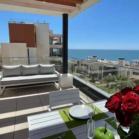 Luxury 3 Bedroom Penthouse *