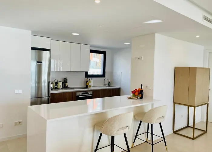 Luxury 3 Bedroom Penthouse *